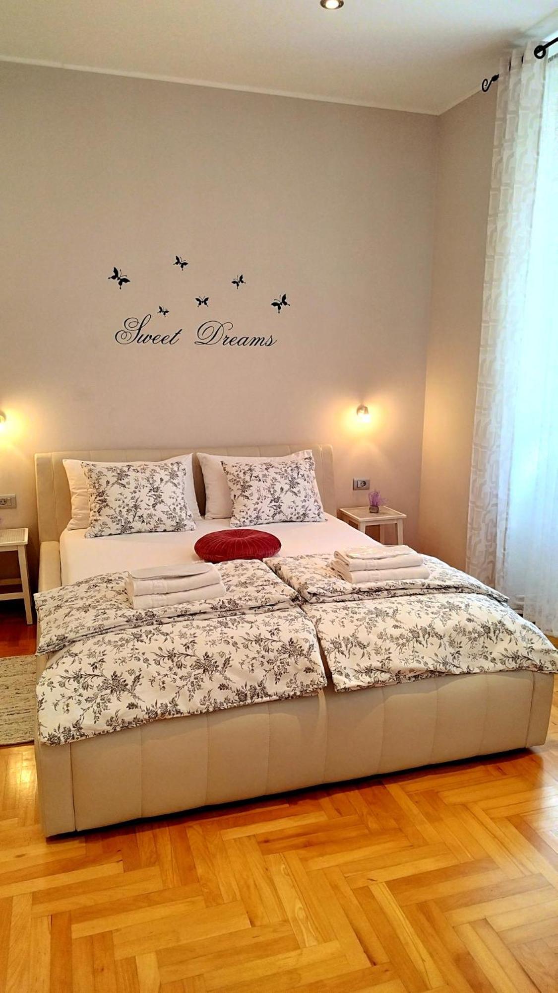 Lavender - City Room With Free Parking Pula Exterior photo