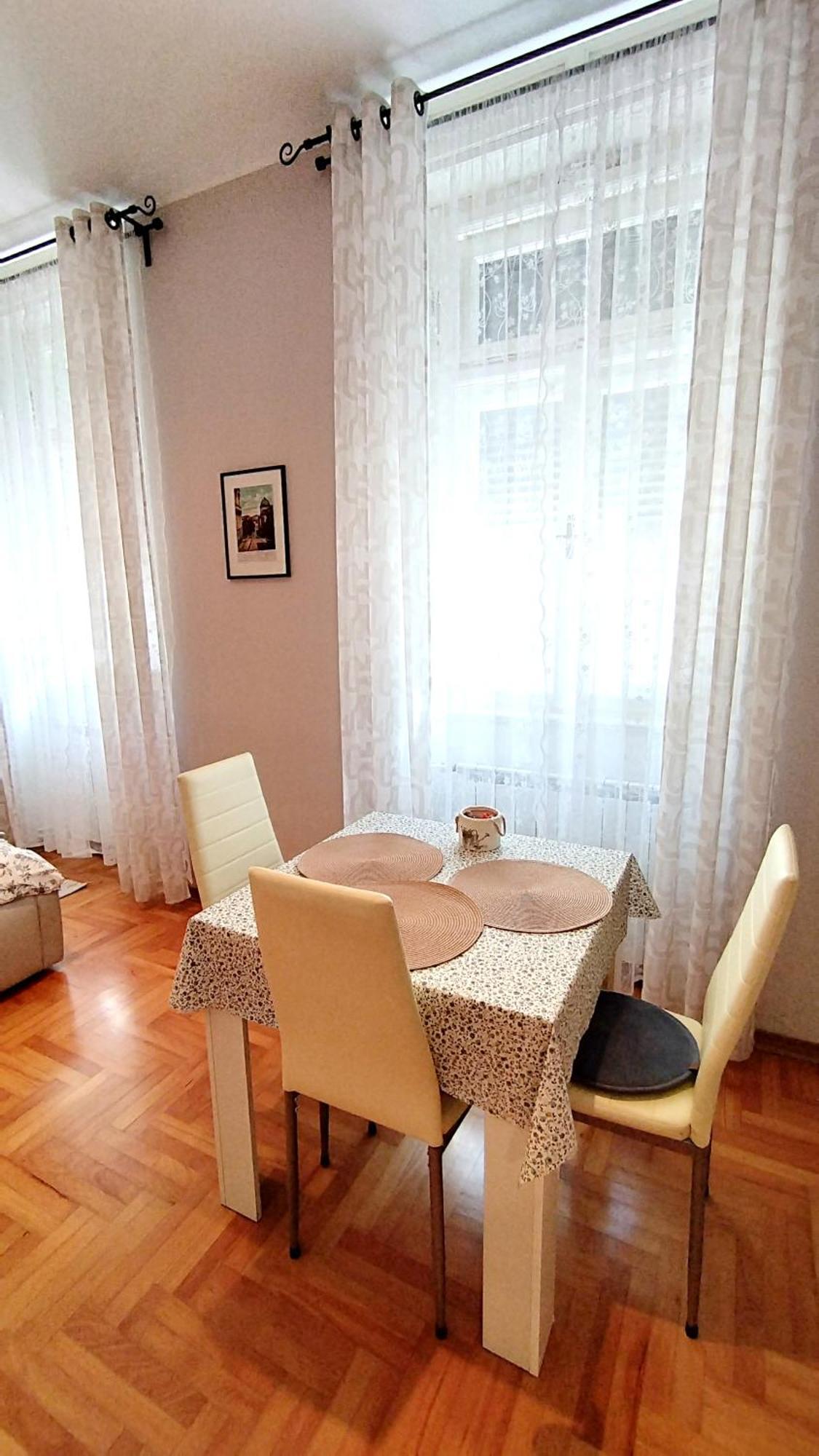 Lavender - City Room With Free Parking Pula Exterior photo