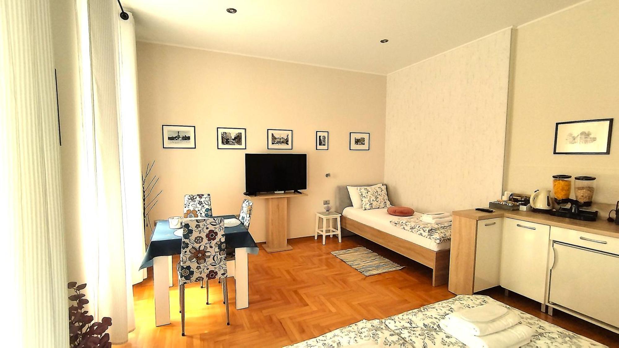 Lavender - City Room With Free Parking Pula Exterior photo