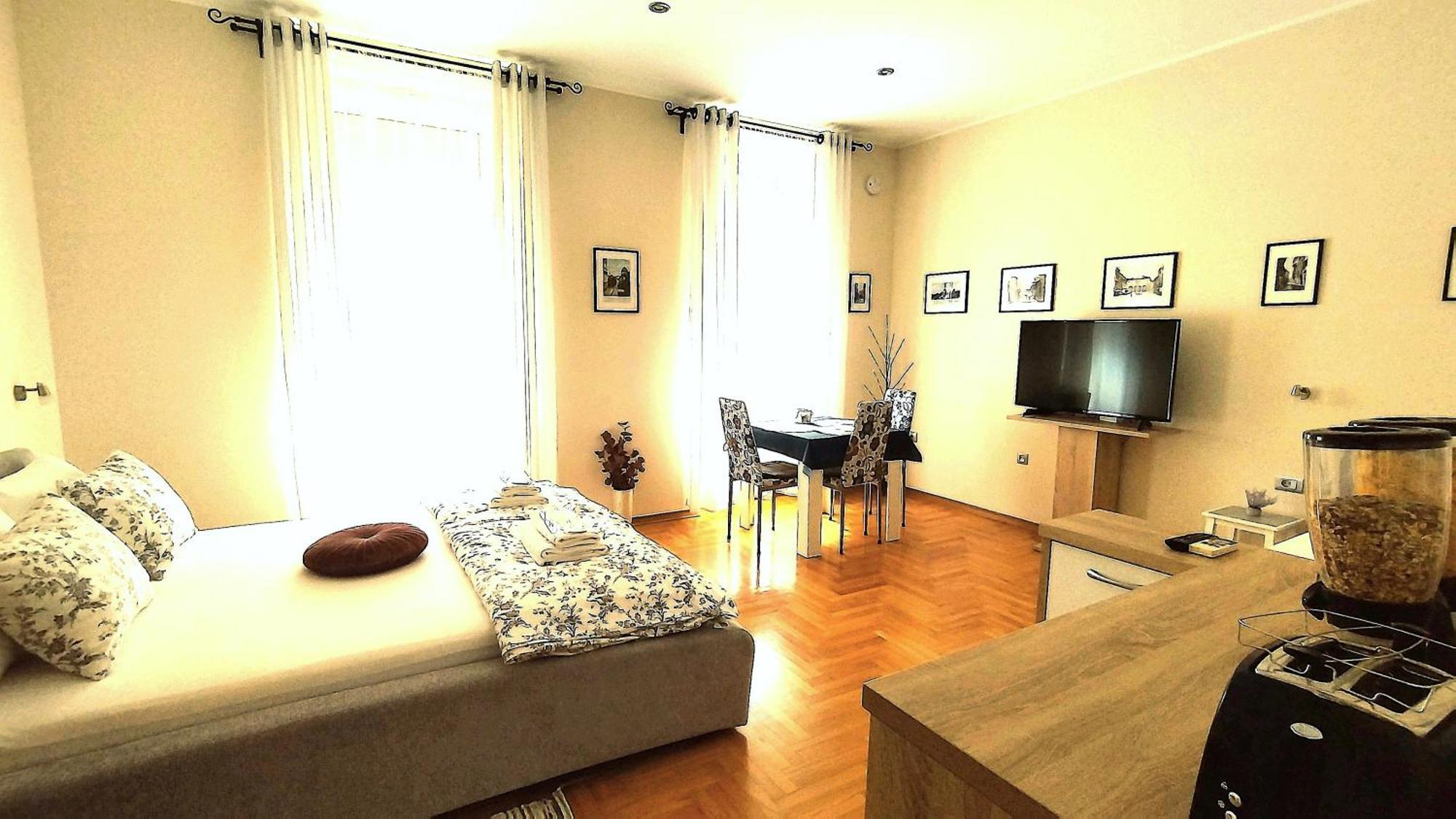 Lavender - City Room With Free Parking Pula Exterior photo