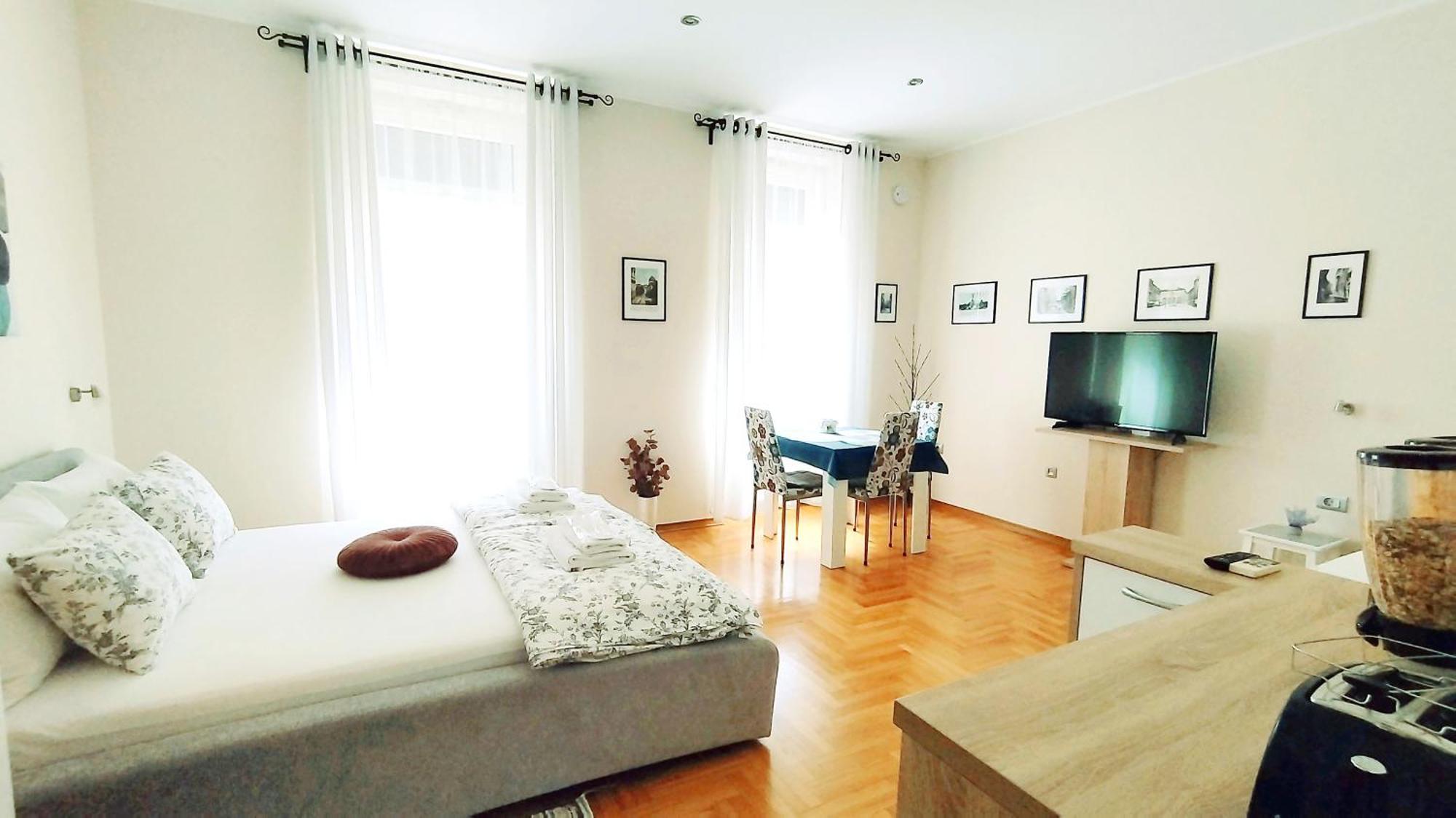 Lavender - City Room With Free Parking Pula Exterior photo