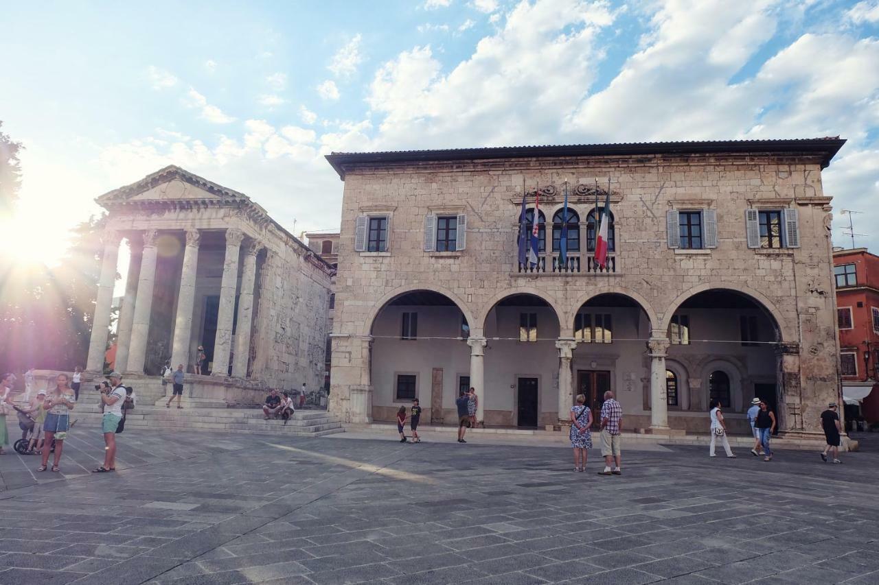 Lavender - City Room With Free Parking Pula Exterior photo