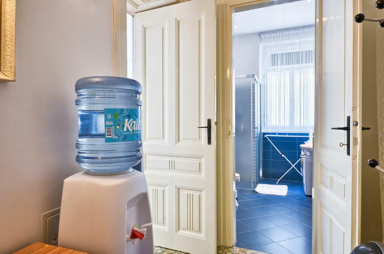 Lavender - City Room With Free Parking Pula Exterior photo